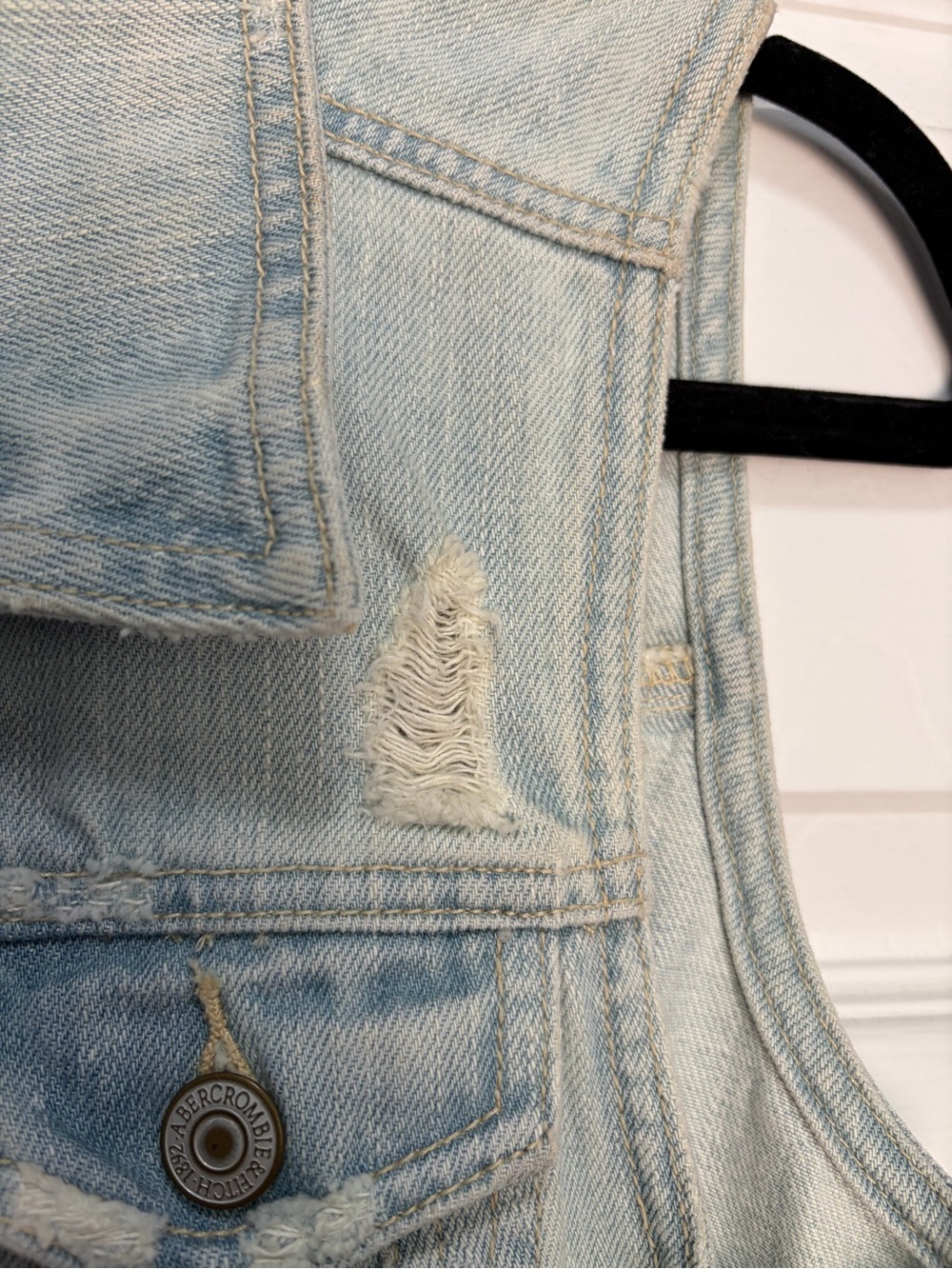 Abercrombie & Fitch Light Blue Distressed Denim Vest M - Picture 3 of 16